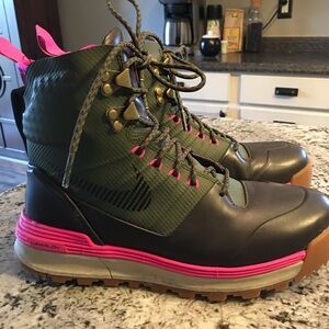 Women’s Nike Lunaterra Arktos H2O Repel sz 8